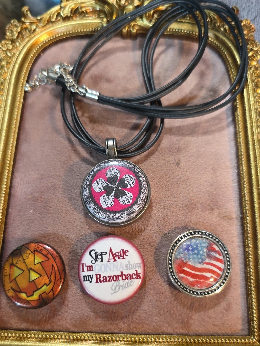 Vintage Magnabilities Pendant Necklace & 4 Interchangable Discs